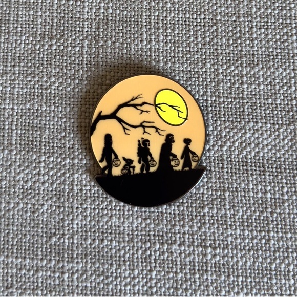 Brand New 2015 Disney Pin Star Wars Trick or Treat Glow in the Dark Halloween - Picture 3 of 6